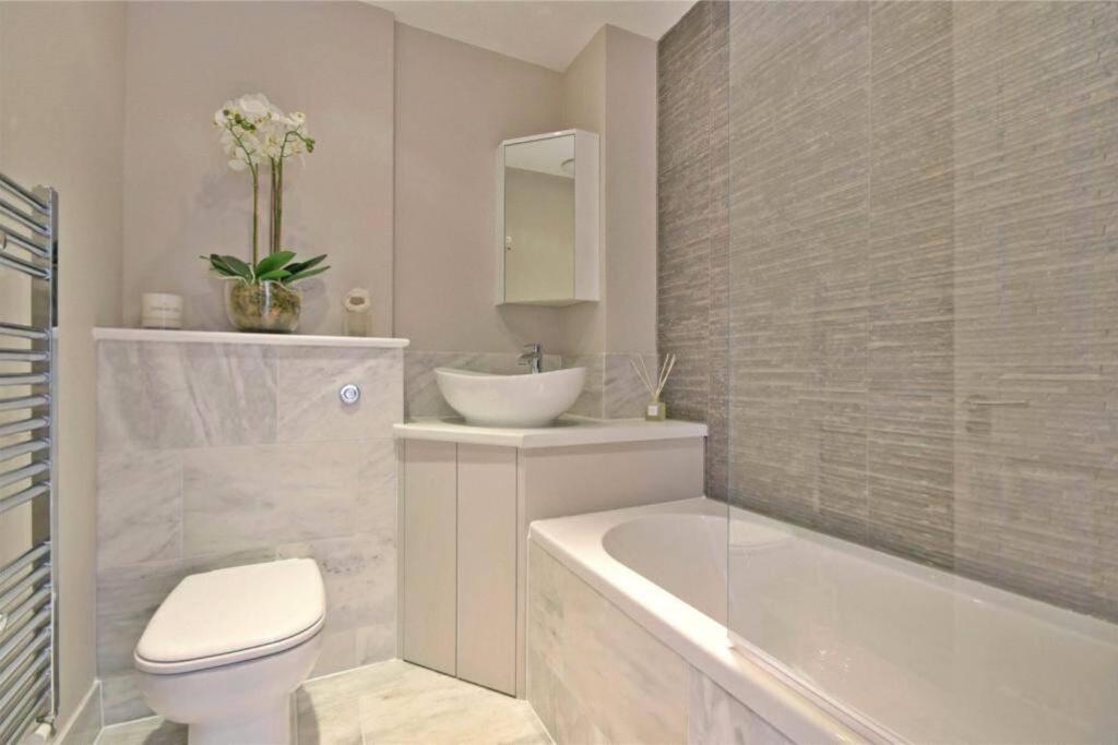 Luxury 3 Bed Apartment - Huge Outdoor Terrace & Amazing Transport Links Londres Extérieur photo